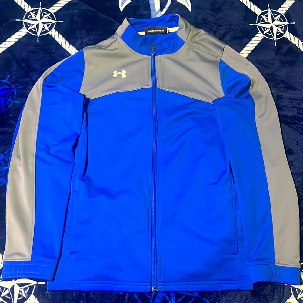 Am selling a under armour jacket its a YXL, yes it have used